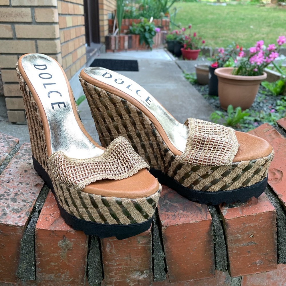 New DOLCE Wedges Size 10